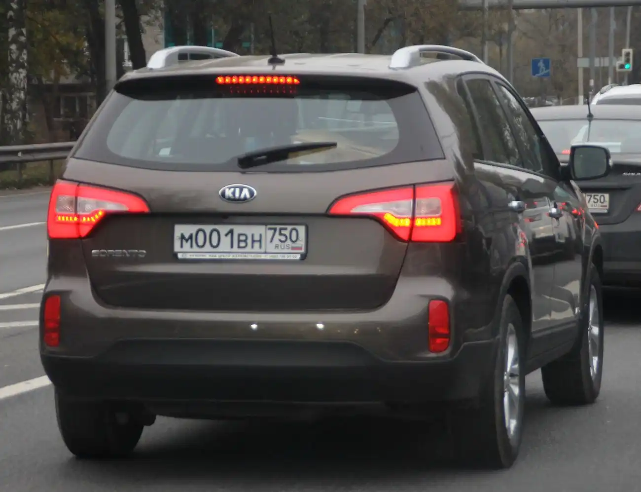 Фото автомобиля KIA SORENTO, 2013 — госномер М204СМ40. Цвет: БЕЖЕВЫЙ