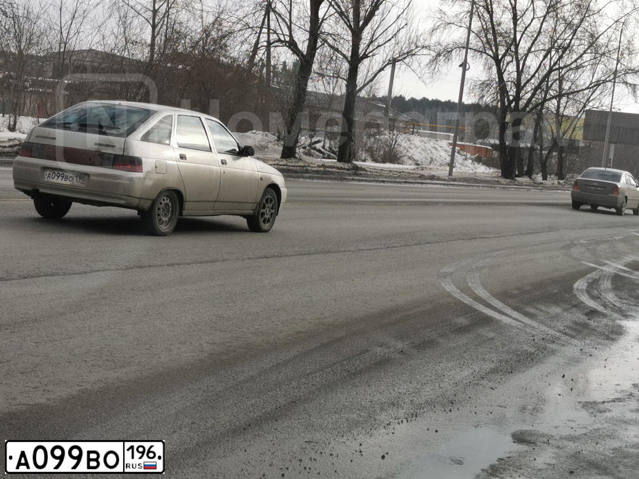 Фото автомобиля LADA 2112, 2006 — госномер А099ВО196. Цвет: СЕРО-БЕЖЕВЫЙ