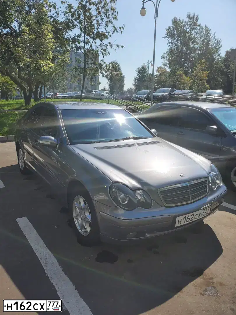 Фото автомобиля MERCEDES C-KLASSE, 2000 — госномер А005МУ790. Цвет: СЕРЫЙ МЕТАЛЛИК