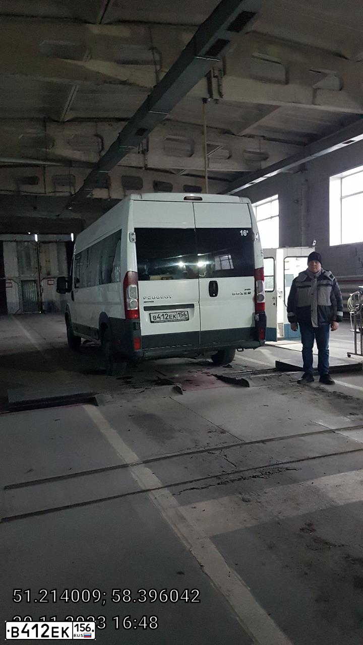 Фото автомобиля PEUGEOT BOXER, 2012 — госномер В412ЕК156. Цвет: Белый