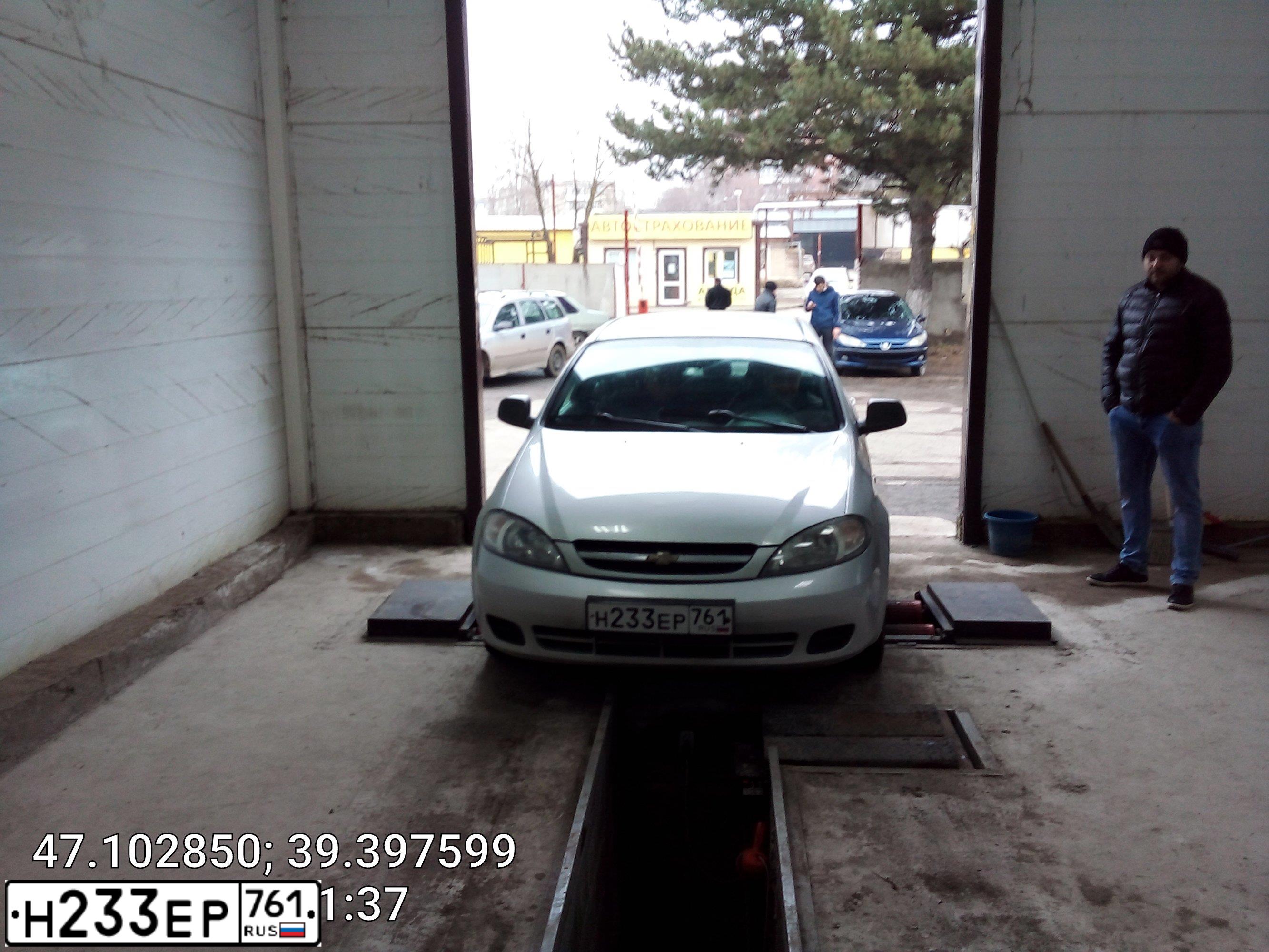 Фото автомобиля CHEVROLET LACETTI, 2010 — госномер У154НЕ761. Цвет: СЕРЕБРИСТЫЙ