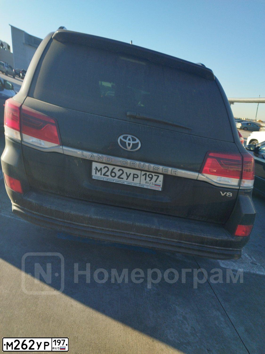 Фото автомобиля TOYOTA LANDCRUISER, 2012 — госномер М262УР197. Цвет: БЕЛЫЙ