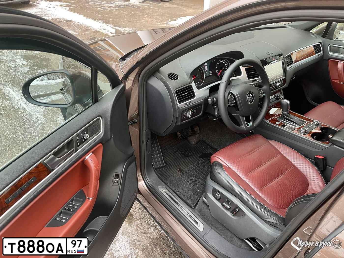 Фото автомобиля VOLKSWAGEN PASSAT, 2004 — госномер Т888ОА97. Цвет: СЕРЕБРИСТЫЙ