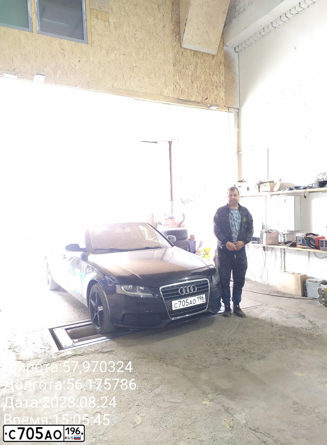 Фото автомобиля AUDI A4, 2011 — госномер О685РУ159. Цвет: ЧЕРНЫЙ