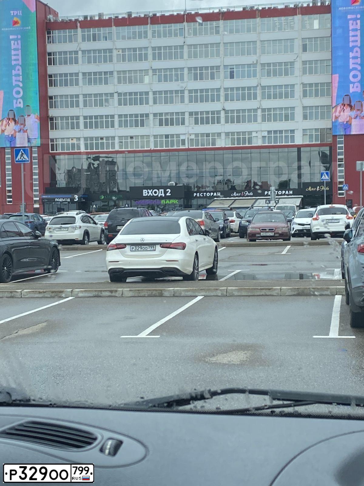 Фото автомобиля MERCEDES-BENZ E-CLASS Е 300 D 4МАТIС, 2022 — госномер Р329ОО799. Цвет: Белый