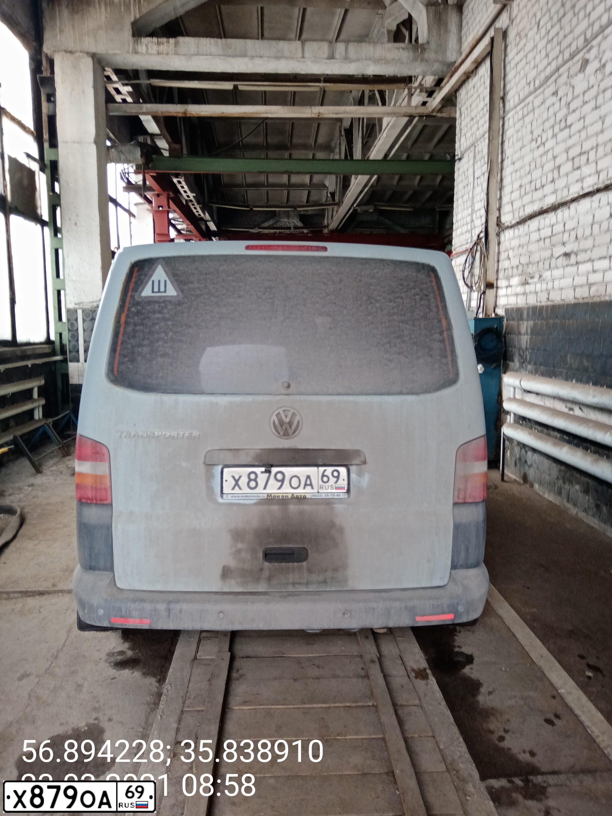 Фото автомобиля VOLKSWAGEN TRANSPORTER, 2009 — госномер Х879ОА69. Цвет: СЕРЫЙ