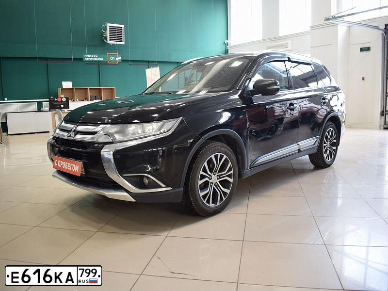 Фото автомобиля MITSUBISHI OUTLANDER, 2018 — госномер Е616КА799. Цвет: ЧЕРНЫЙ