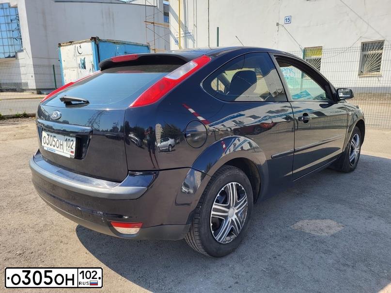 Фото автомобиля FORD FOCUS, 2005 — госномер О225ВМ702