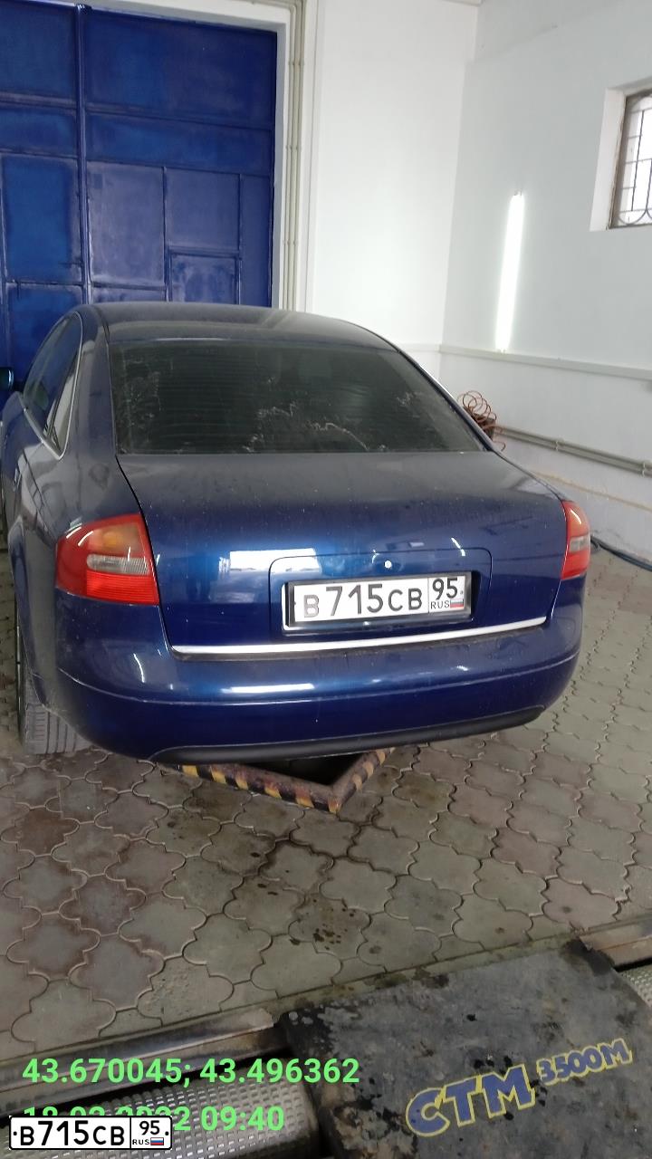 Фото автомобиля AUDI A6, 1998 — госномер М400АМ34. Цвет: синий