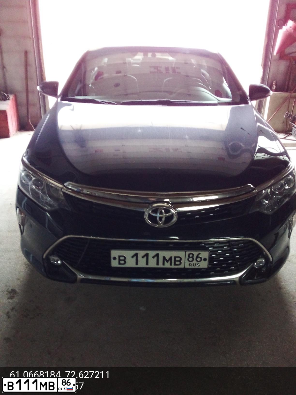 Фото автомобиля TOYOTA CAMRY, 2017 — госномер В111МВ86. Цвет: ЧЕРНЫЙ МЕТАЛЛИК