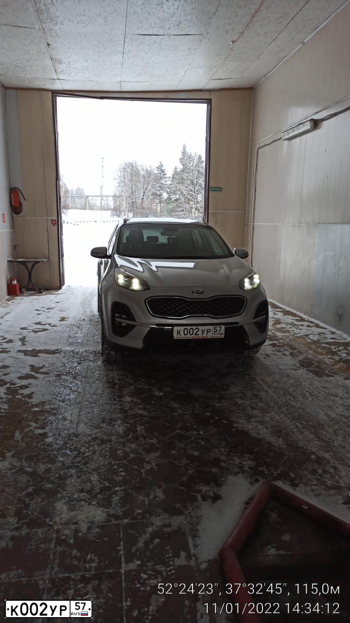 Фото автомобиля KIA SPORTAGE, 2018 — госномер К002УР57. Цвет: СЕРЕБРИСТЫЙ
