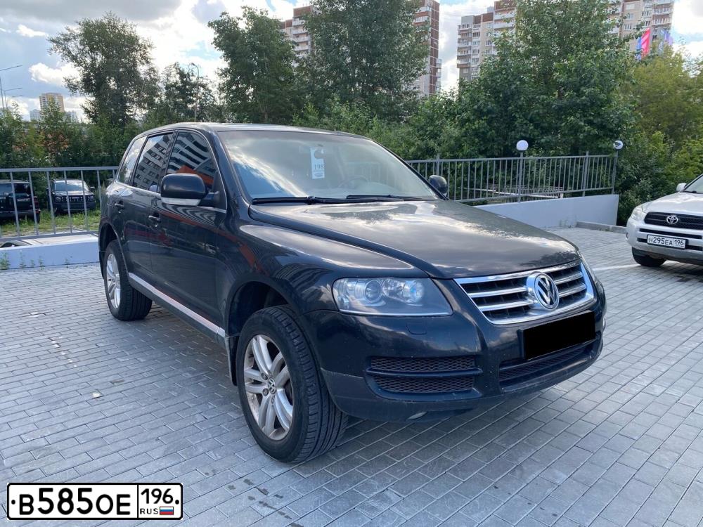 Фото автомобиля VOLKSWAGEN TOUAREG, 2005 — госномер О841ТВ196. Цвет: ЧЕРНЫЙ