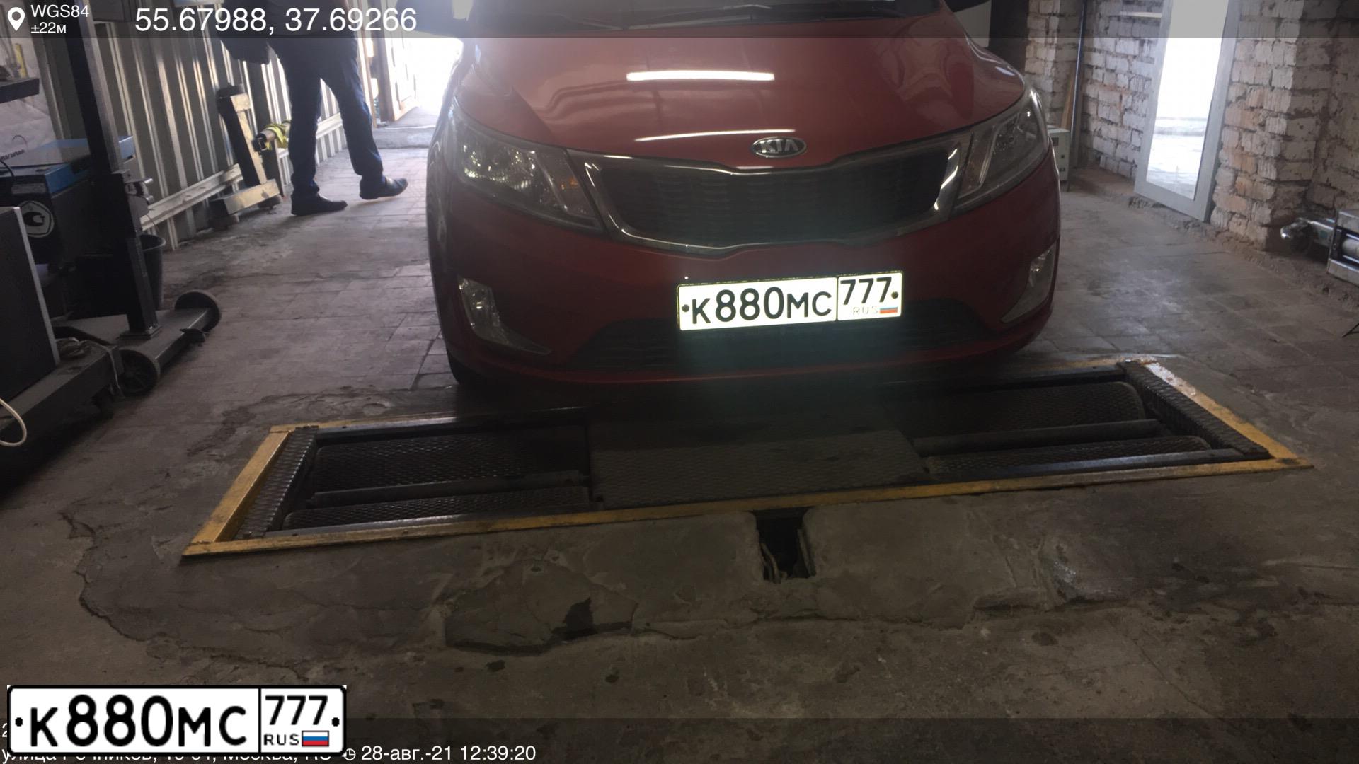 Фото автомобиля KIA RIO, 2014 — госномер К880МС777. Цвет: Красный