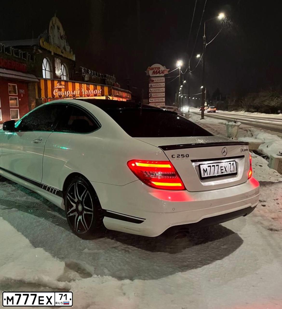 Фото автомобиля TOYOTA LANDCRUISER 200, 2011 — госномер М777ЕХ71. Цвет: ЧЕРНЫЙ