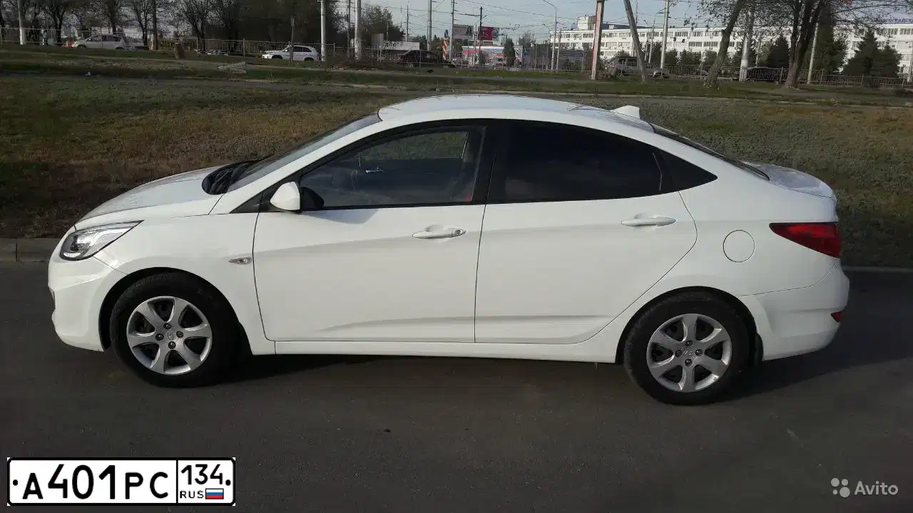 Фото автомобиля HYUNDAI SOLARIS, 2013 — госномер А401РС134. Цвет: Белый