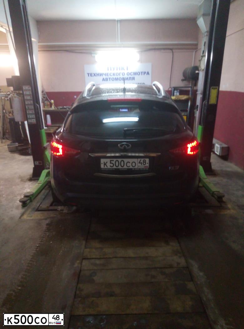 Фото автомобиля INFINITI QX70 /FX/, 2013 — госномер О300УО32. Цвет: ЧЕРНЫЙ