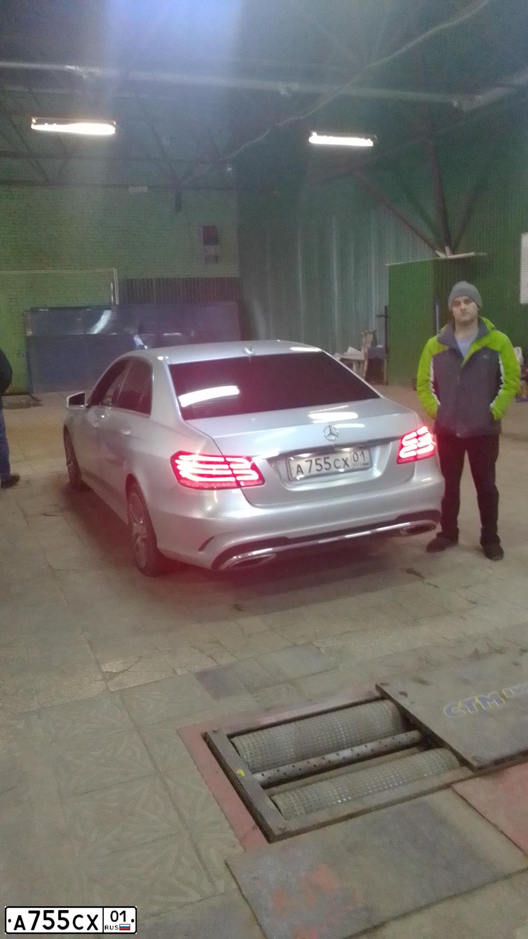 Фото автомобиля MERCEDES E-KLASSE, 2013 — госномер Е171КХ01