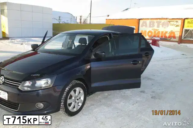 Фото автомобиля VOLKSWAGEN POLO, 2011 — госномер К369КВ196. Цвет: СИНИЙ
