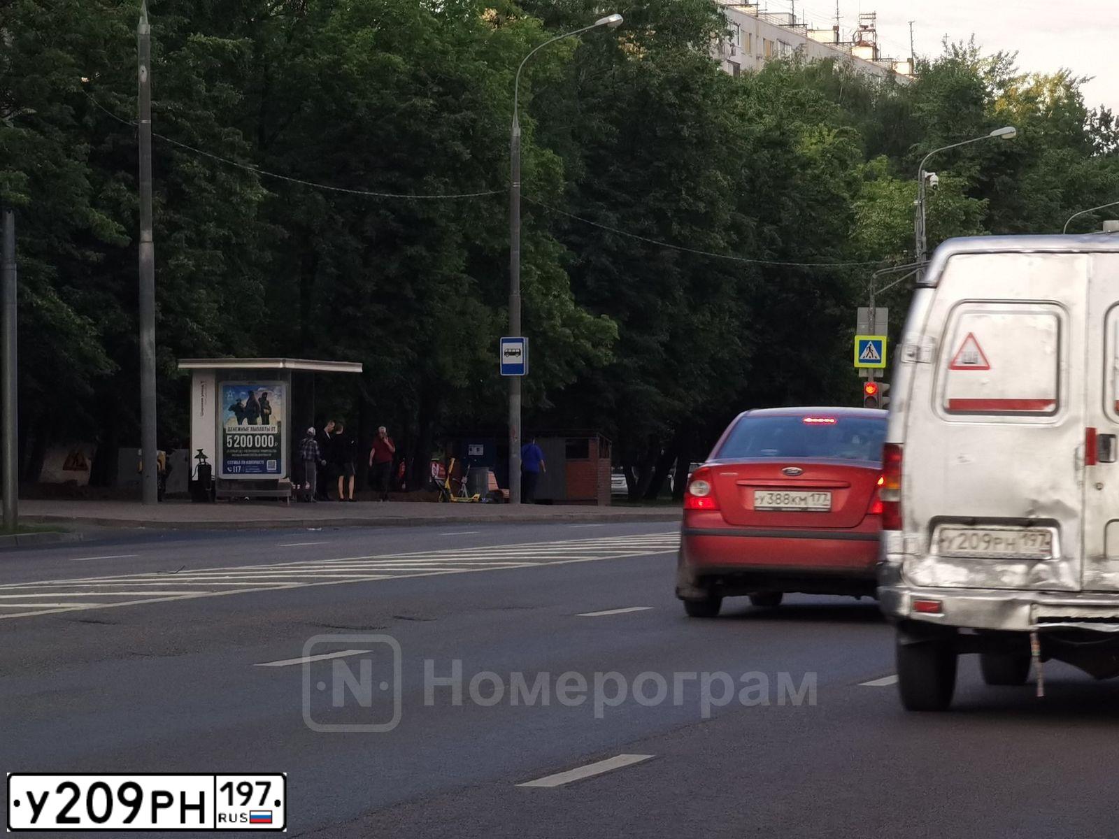 Фото автомобиля GAZ 2752 SOBOL, 2004 — госномер У209РН197. Цвет: СЕРЫЙ
