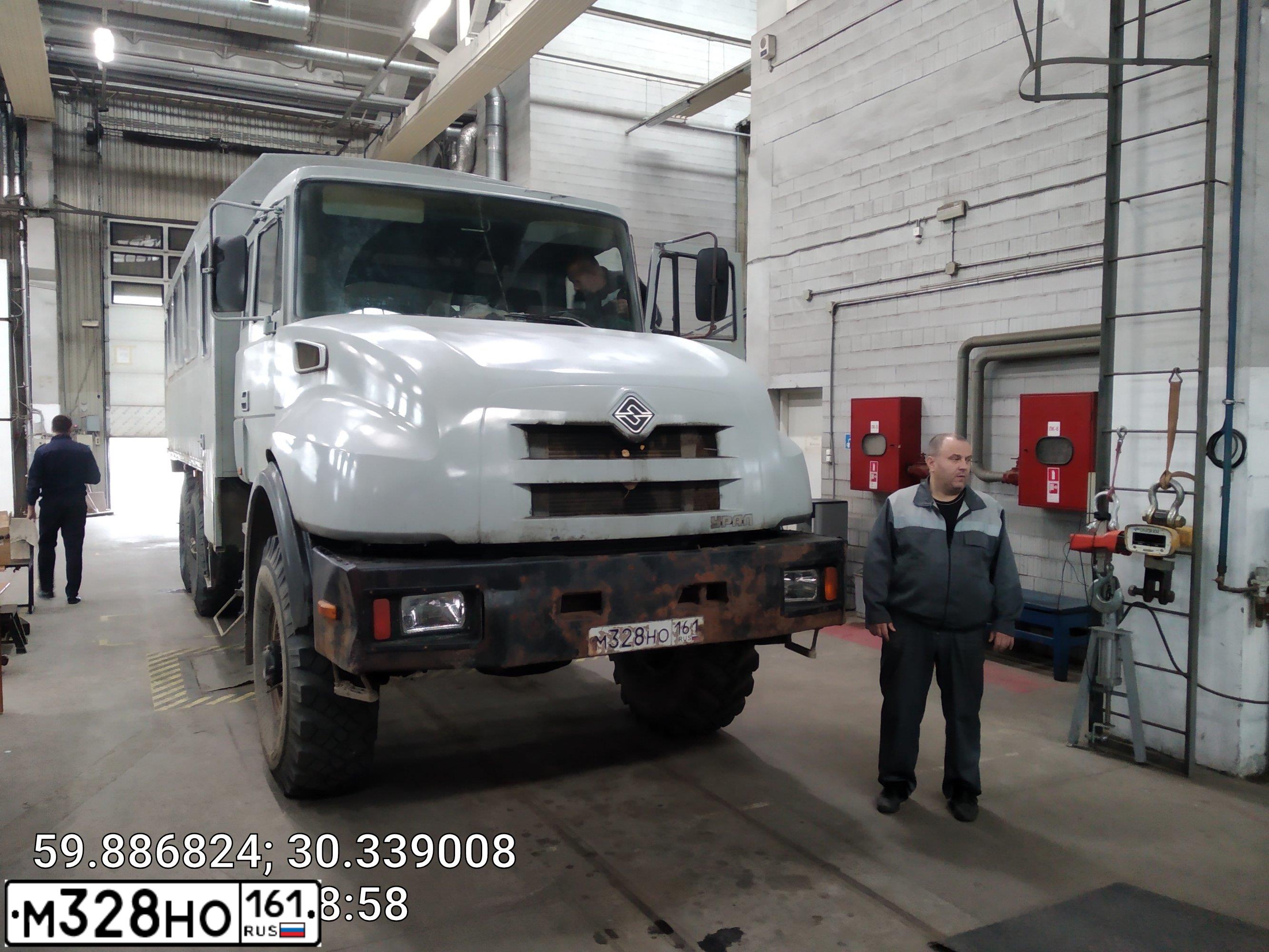 Фото автомобиля URAL 3255 /4320 /6X6//, 2011 — госномер М328НО161. Цвет: Серый