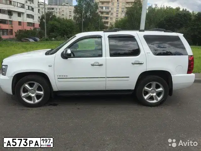 Фото автомобиля CHEVROLET TAHOE, 2011 — госномер А573РА197. Цвет: Белый