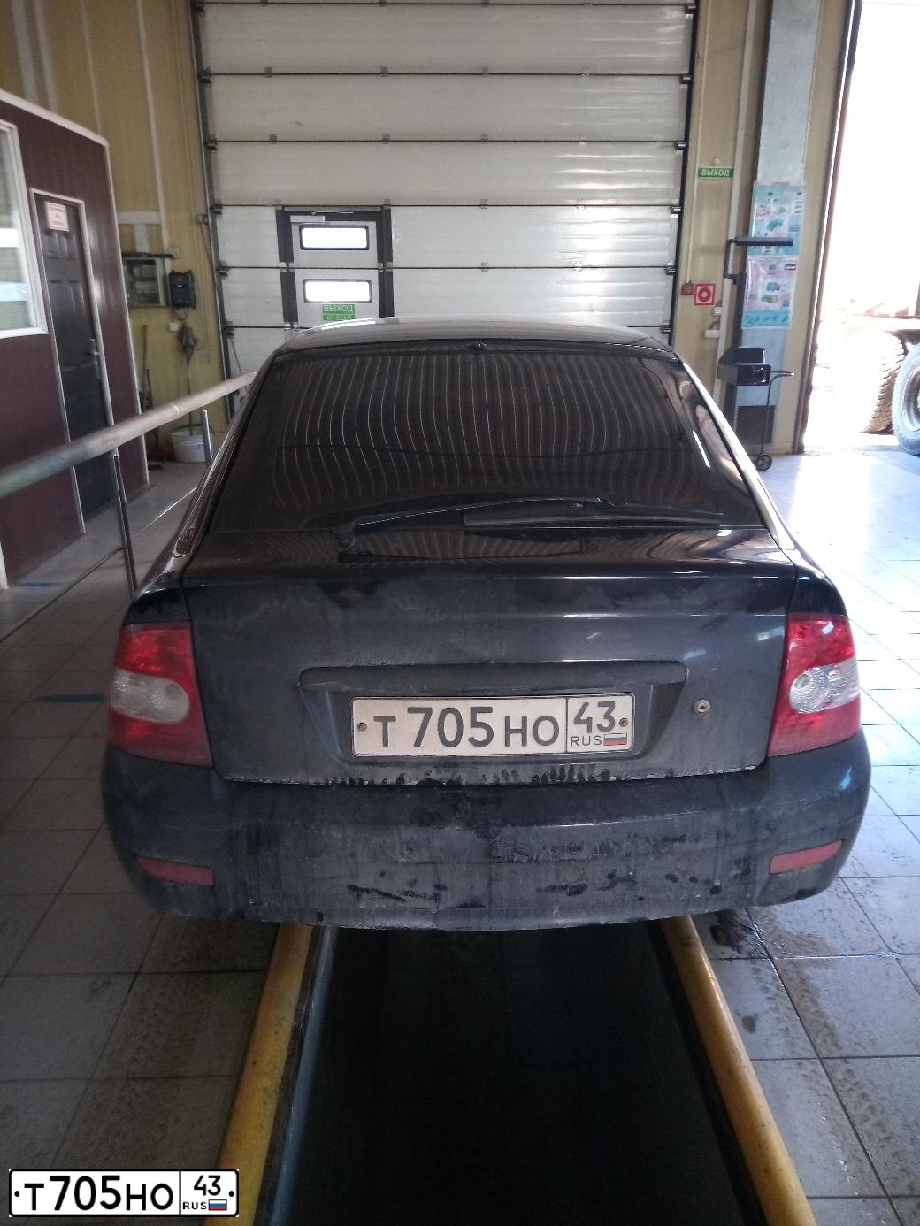Фото автомобиля LADA 2172 PRIORA, 2011 — госномер Т705НО43. Цвет: Сине-Черный