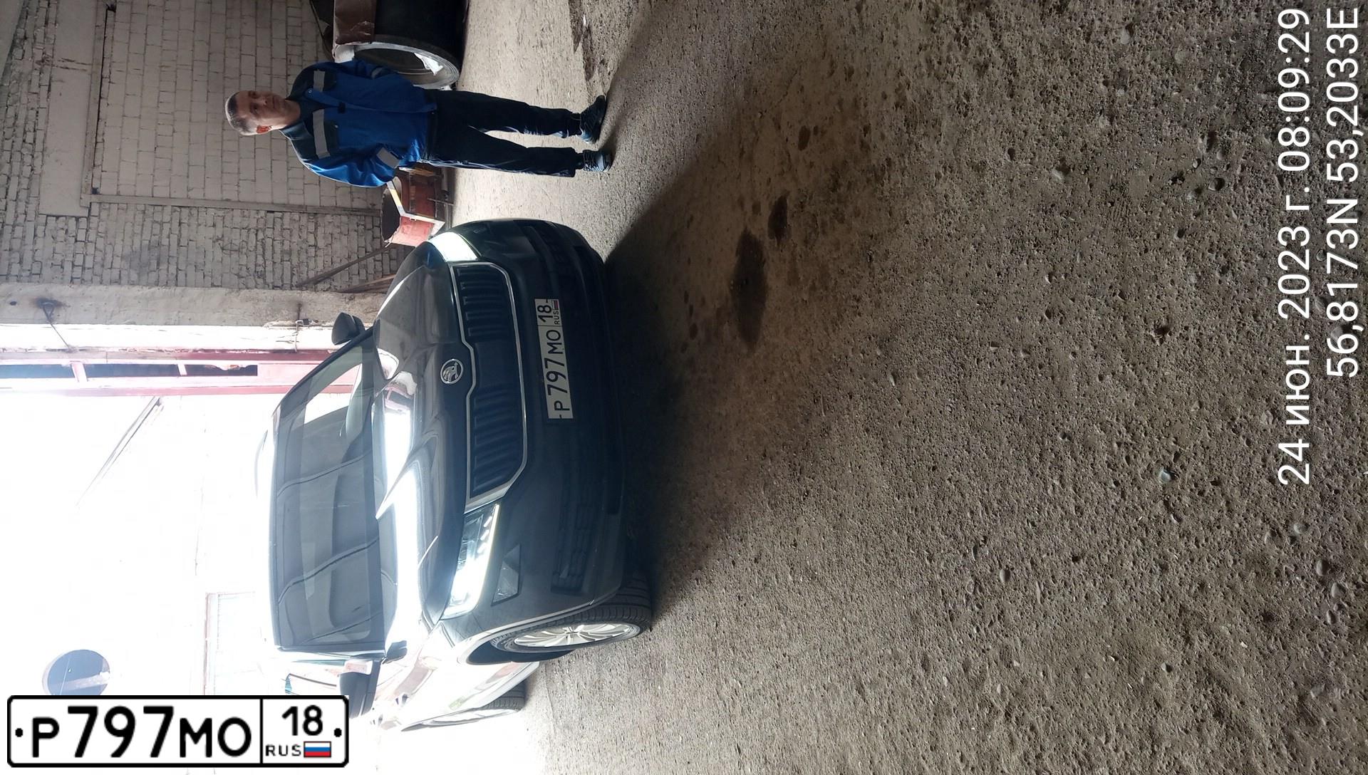 Фото автомобиля SKODA OCTAVIA, 2011 — госномер Р797МО18. Цвет: Серый