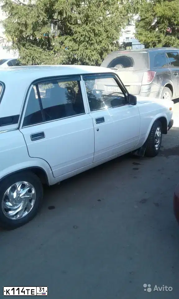 Фото автомобиля LADA 2105 LADA, 2008 — госномер К114ТЕ31. Цвет: ЯРКО-БЕЛЫЙ