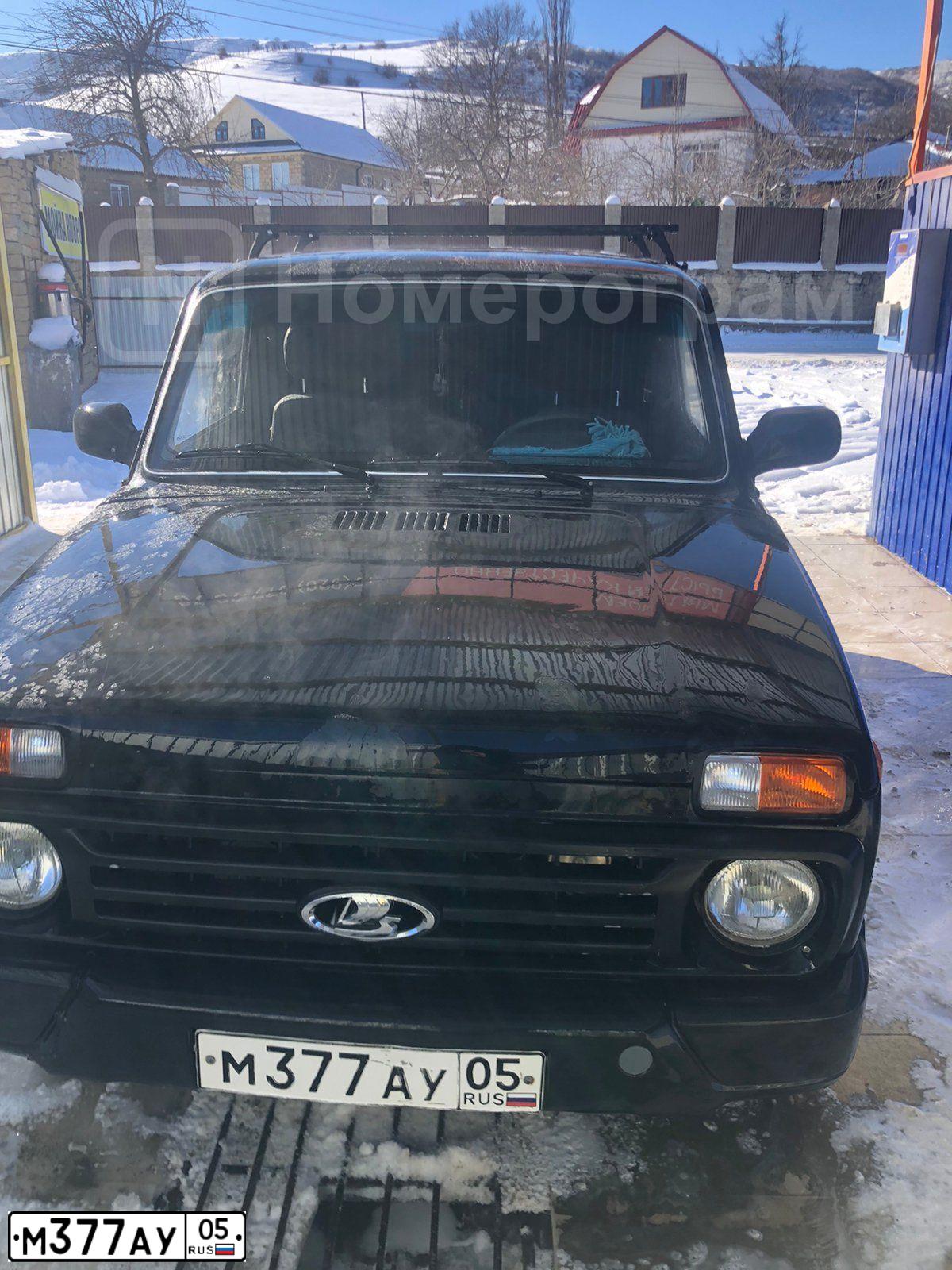 Фото автомобиля LADA 2121 NIVA, 2010 — госномер М377АУ05. Цвет: ЧЕРНЫЙ