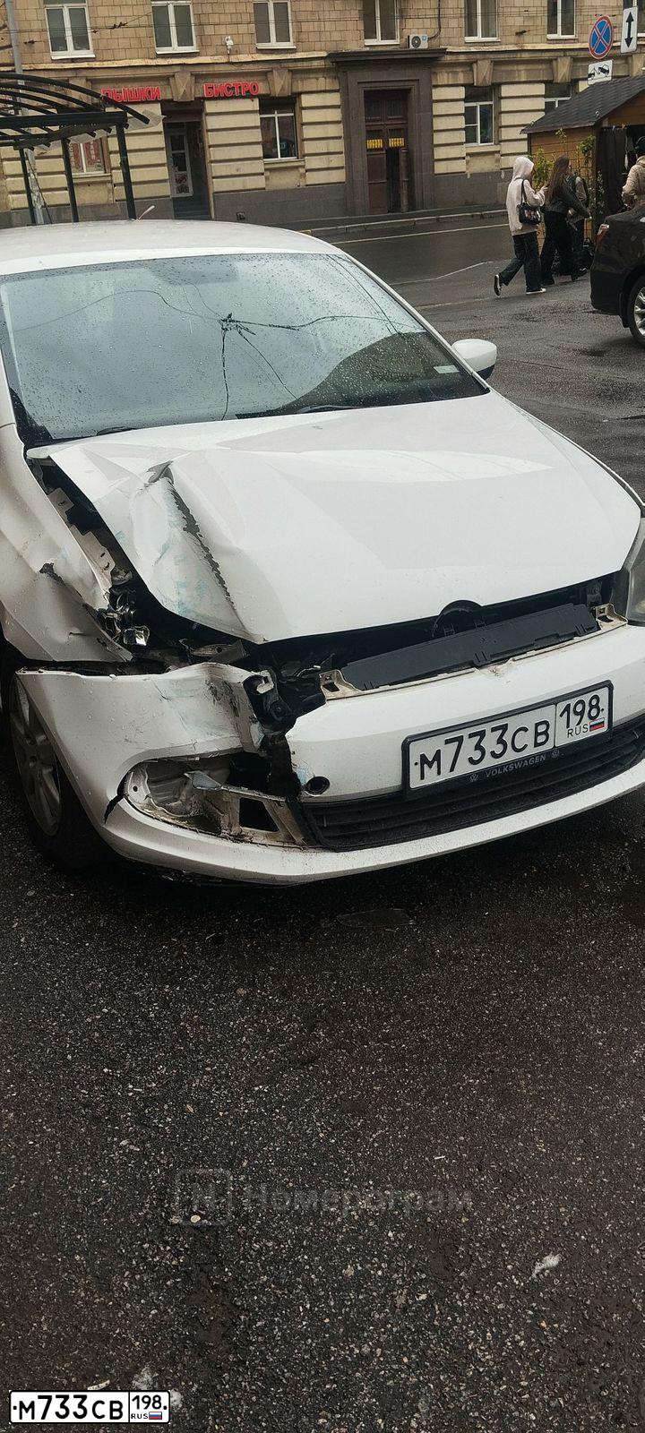 Фото автомобиля VOLKSWAGEN POLO, 2012 — госномер М733СВ198. Цвет: Белый