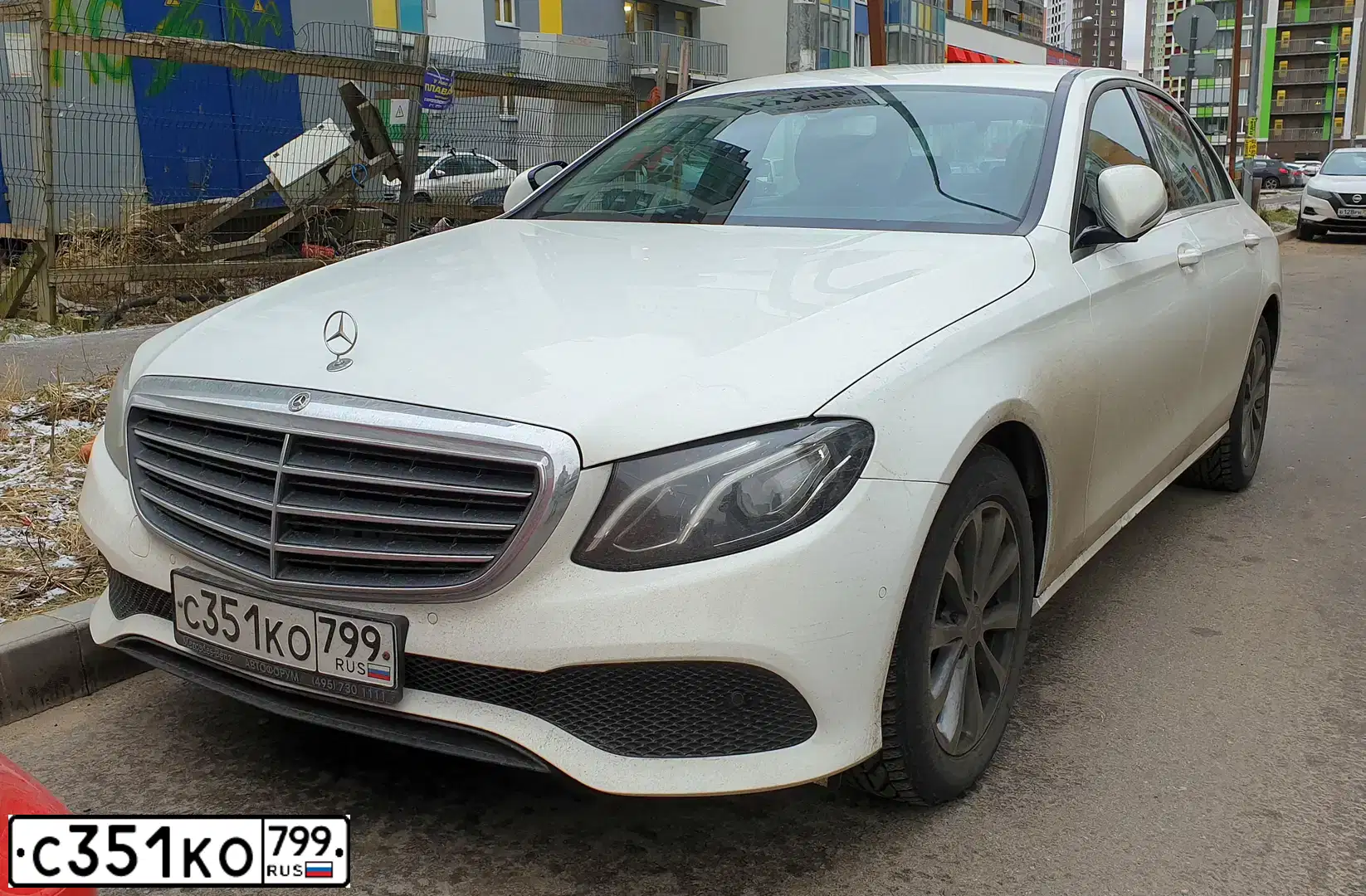 Фото автомобиля MERCEDES-BENZ E200, 2018 — госномер М243АН550. Цвет: Белый