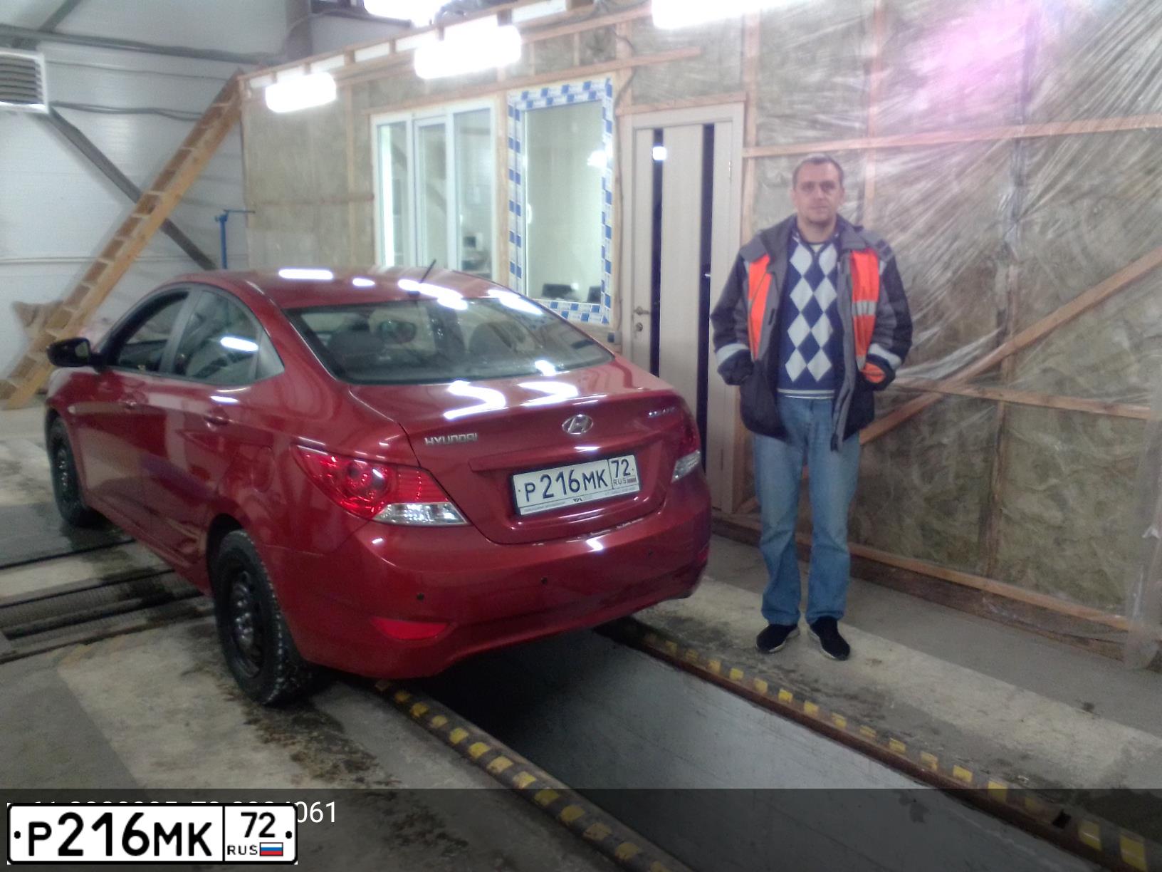 Фото автомобиля HYUNDAI SOLARIS, 2013 — госномер Е640ТК186. Цвет: КРАСНЫЙ