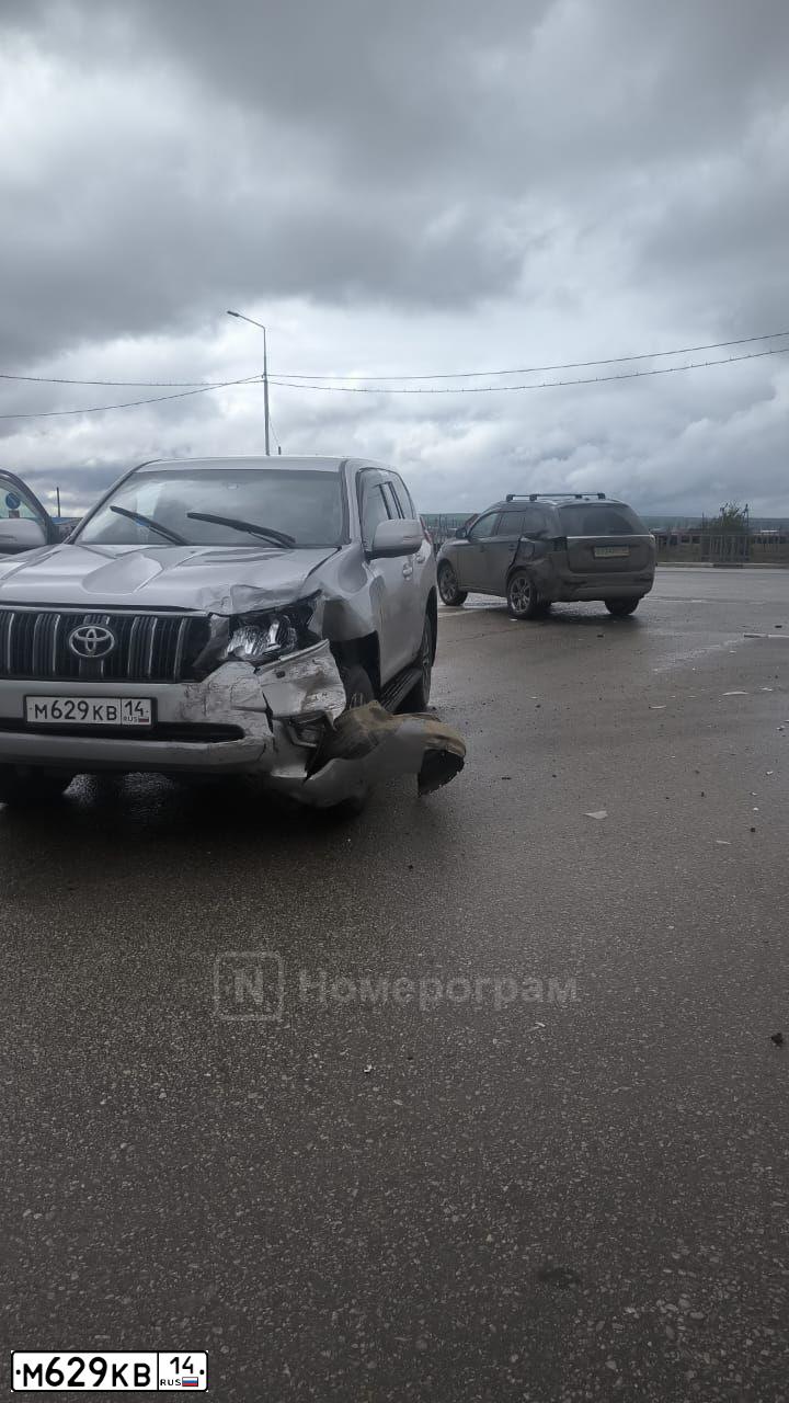 Фото автомобиля TOYOTA LANDCRUISER, 2008 — госномер М629КВ14. Цвет: СЕРЕБРИСТЫЙ