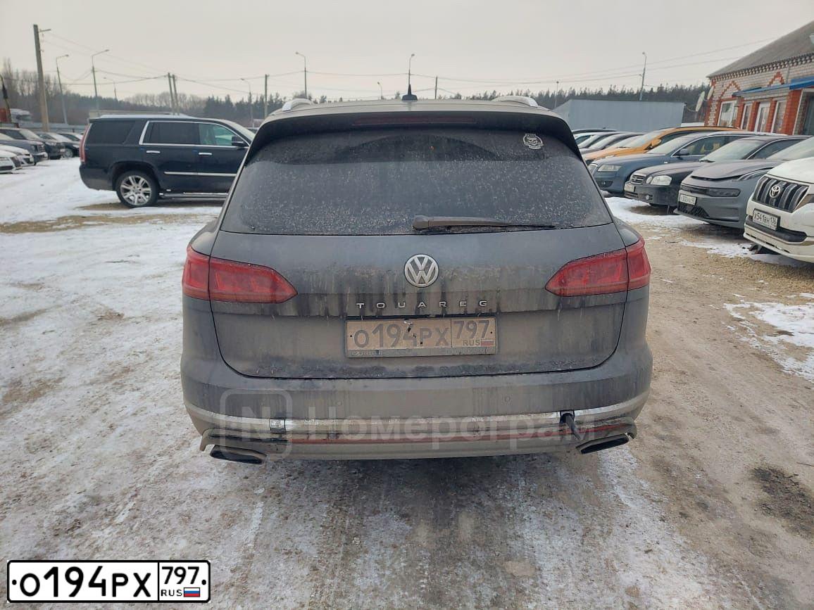 Фото автомобиля VOLKSWAGEN TOUAREG, 2018 — госномер О194РХ797. Цвет: Серый