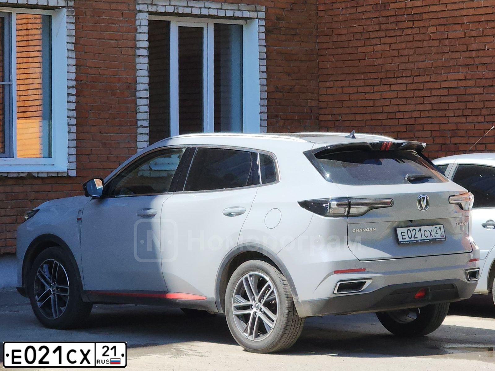 Фото автомобиля SKODA OCTAVIA, 2002 — госномер Е021СХ21. Цвет: ЗЕЛЕНЫЙ