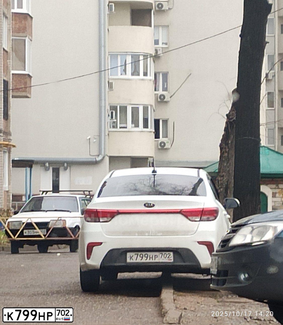 Фото автомобиля KIA RIO, 2018 — госномер К799НР702. Цвет: БЕЛЫЙ