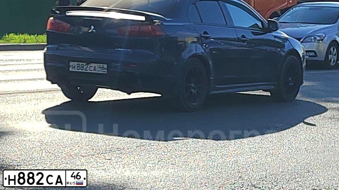 Фото автомобиля MITSUBISHI LANCER, 2008 — госномер Н882СА46. Цвет: СИНИЙ