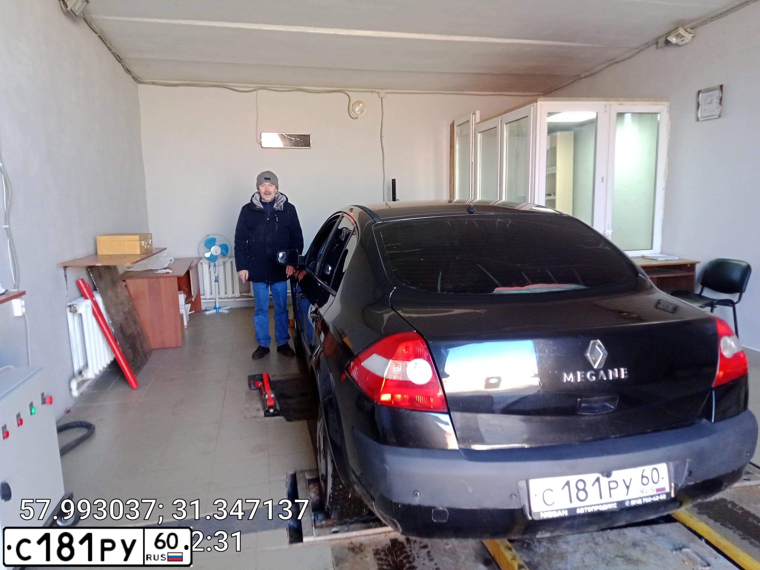 Фото автомобиля RENAULT MEGANE, 2005 — госномер С181РУ60. Цвет: ЧЕРНЫЙ