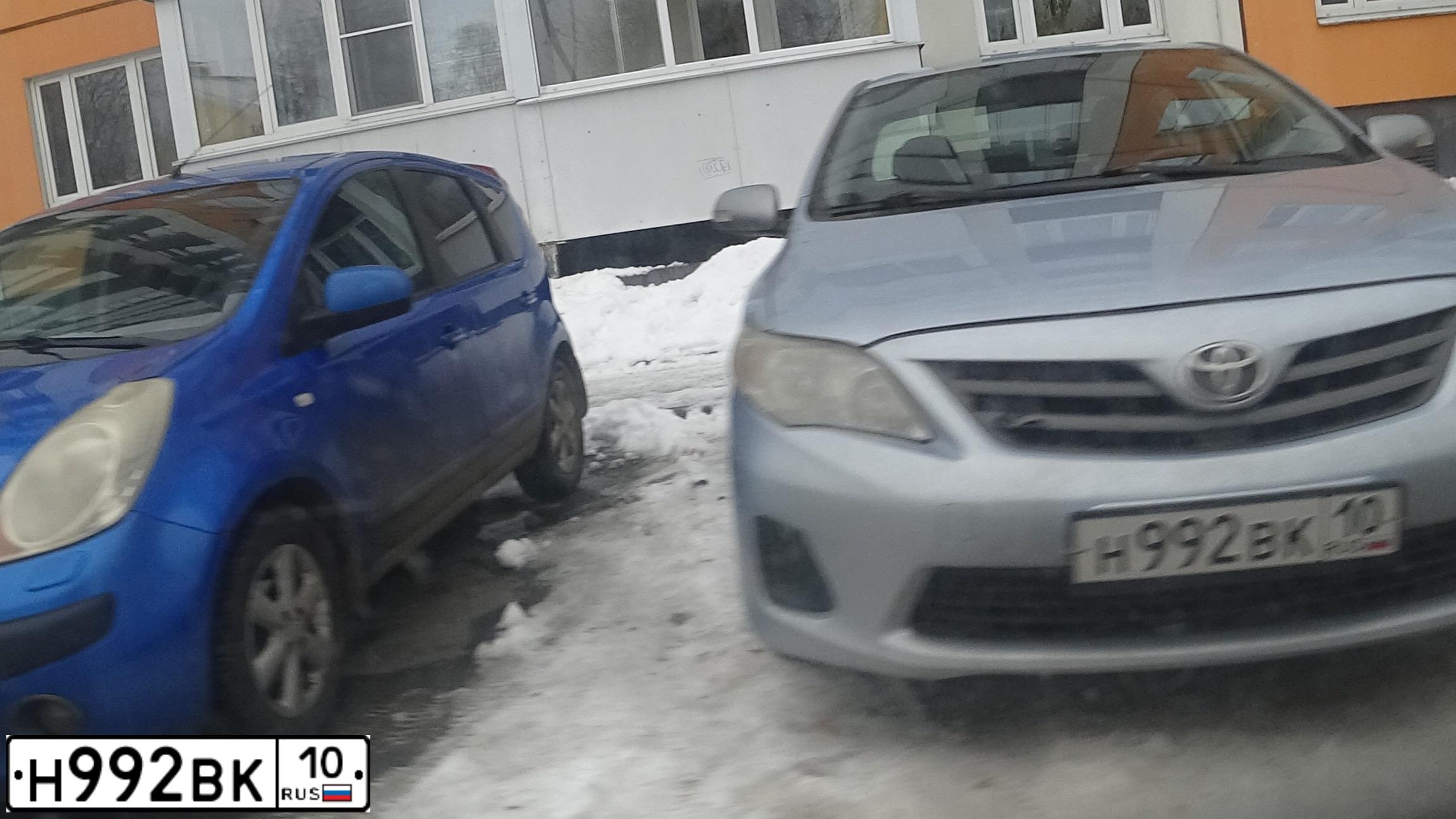 Фото автомобиля TOYOTA COROLLA, 2011 — госномер Н992ВК10. Цвет: СВЕТЛО-ГОЛУБОЙ