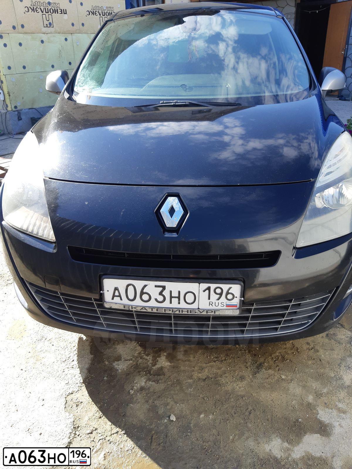 Фото автомобиля RENAULT MEGANE /GRAND/ SCENIC, 2011 — госномер О085СН32. Цвет: ЧЕРНЫЙ