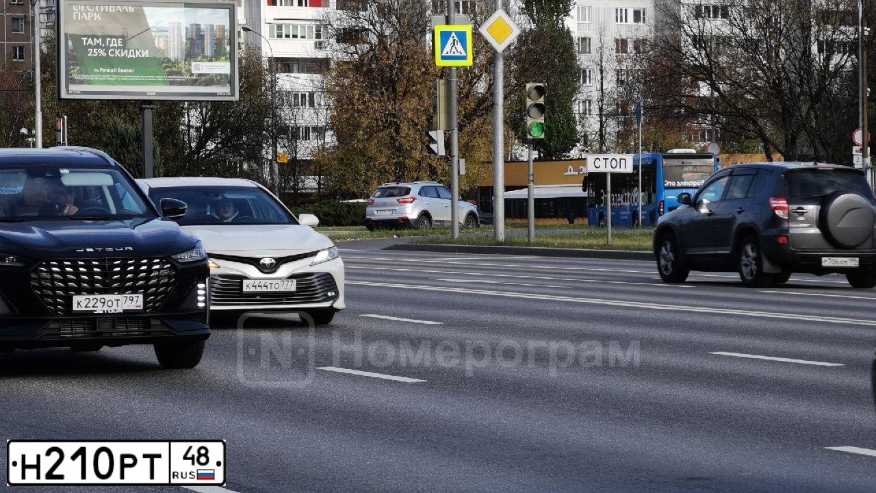 Фото автомобиля LADA 2172 PRIORA, 2011 — госномер Н210РТ48. Цвет: БЕЛЫЙ
