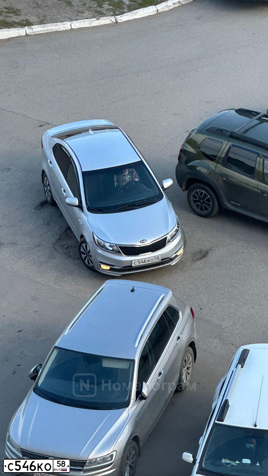 Фото автомобиля KIA RIO, 2015 — госномер С546КО58. Цвет: Серебристый