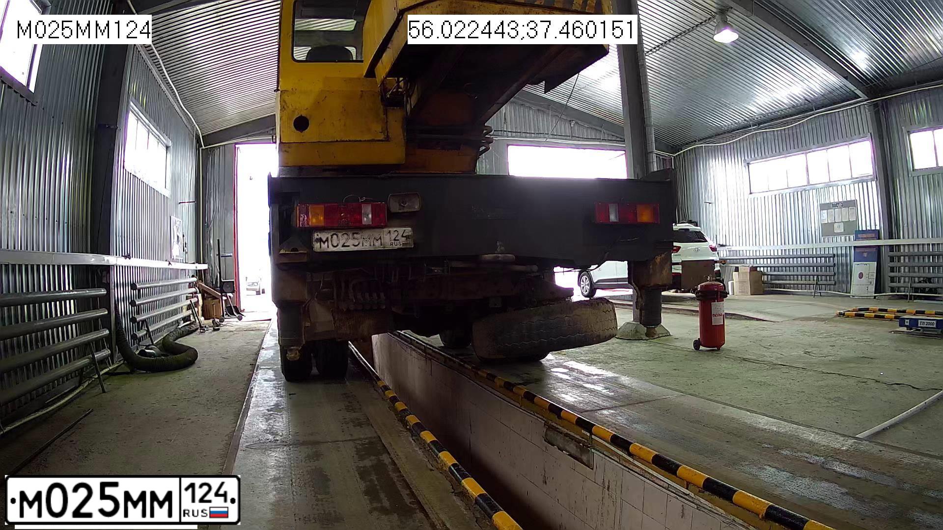 Фото автомобиля IVANOVETS КС-45717-К1 КС45717К1, 2013 — госномер М025ММ124. Цвет: ОРАНЖЕВЫЙ