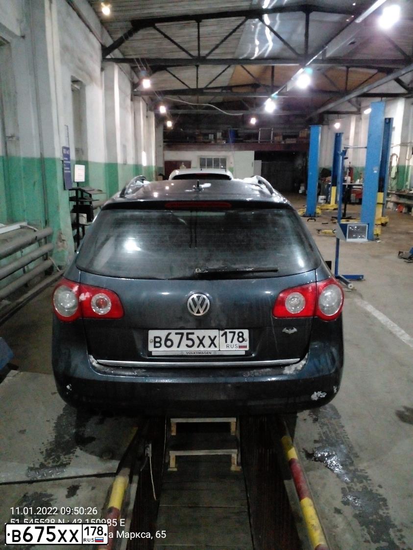 Фото автомобиля VOLKSWAGEN PASSAT, 2008 — госномер В675ХХ178. Цвет: ЧЕРНО-СИНИЙ