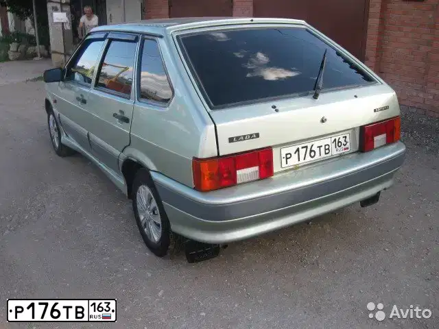 Фото автомобиля LADA 2114 SAMARA, 2006 — госномер А211УР163. Цвет: БЕЛО-ЗЕЛЕНЫЙ