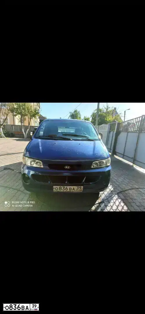 Фото автомобиля HYUNDAI H 1/H 100/STAREX, 2001 — госномер О836ВА39. Цвет: синий