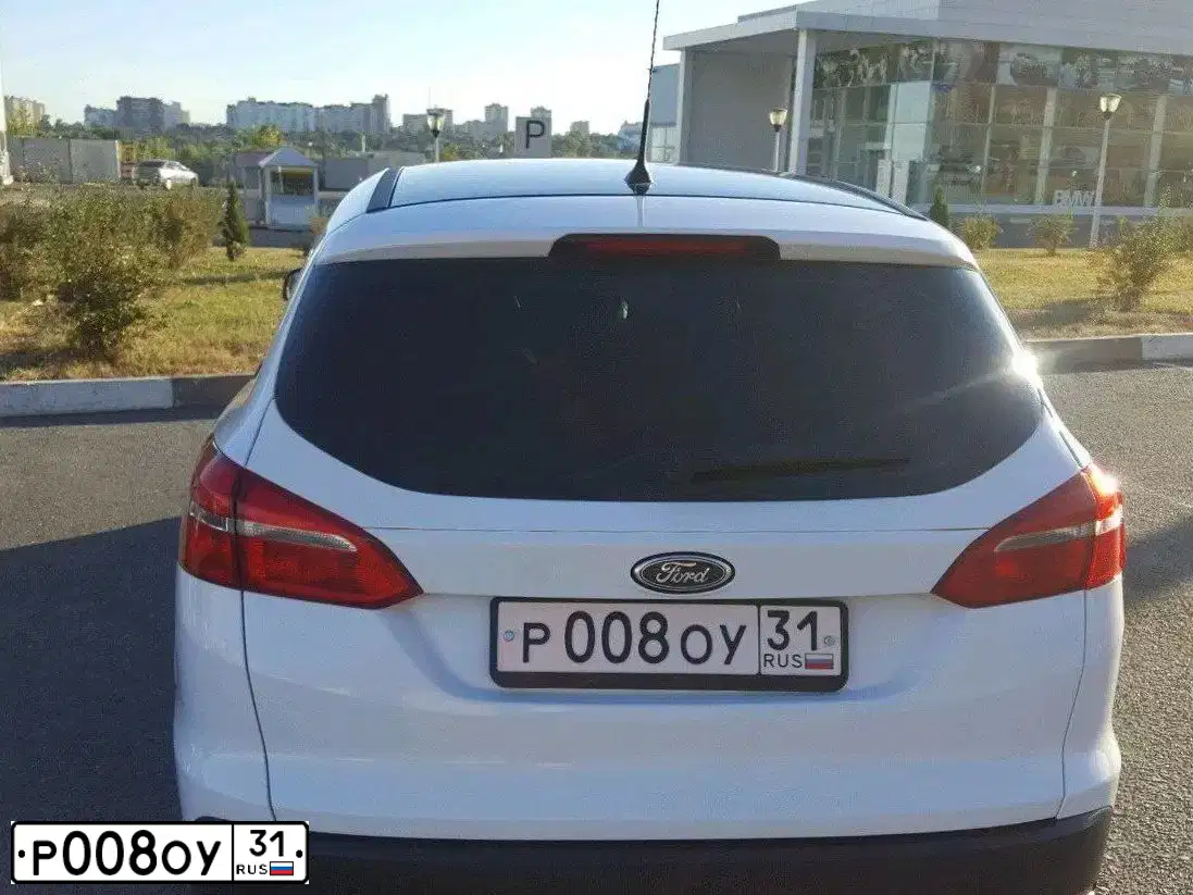 Фото автомобиля FORD FOCUS, 2016 — госномер Х930ТС31. Цвет: БЕЛЫЙ