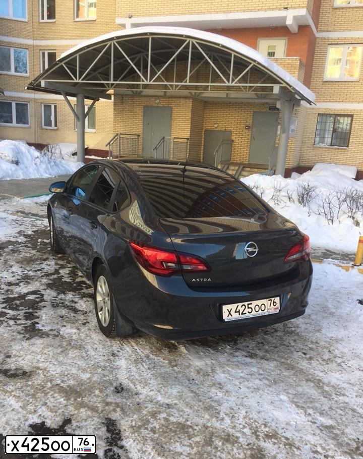 Фото автомобиля LADA VESTA, 2018 — госномер Х640ЕТ37. Цвет: ЧЕРНЫЙ