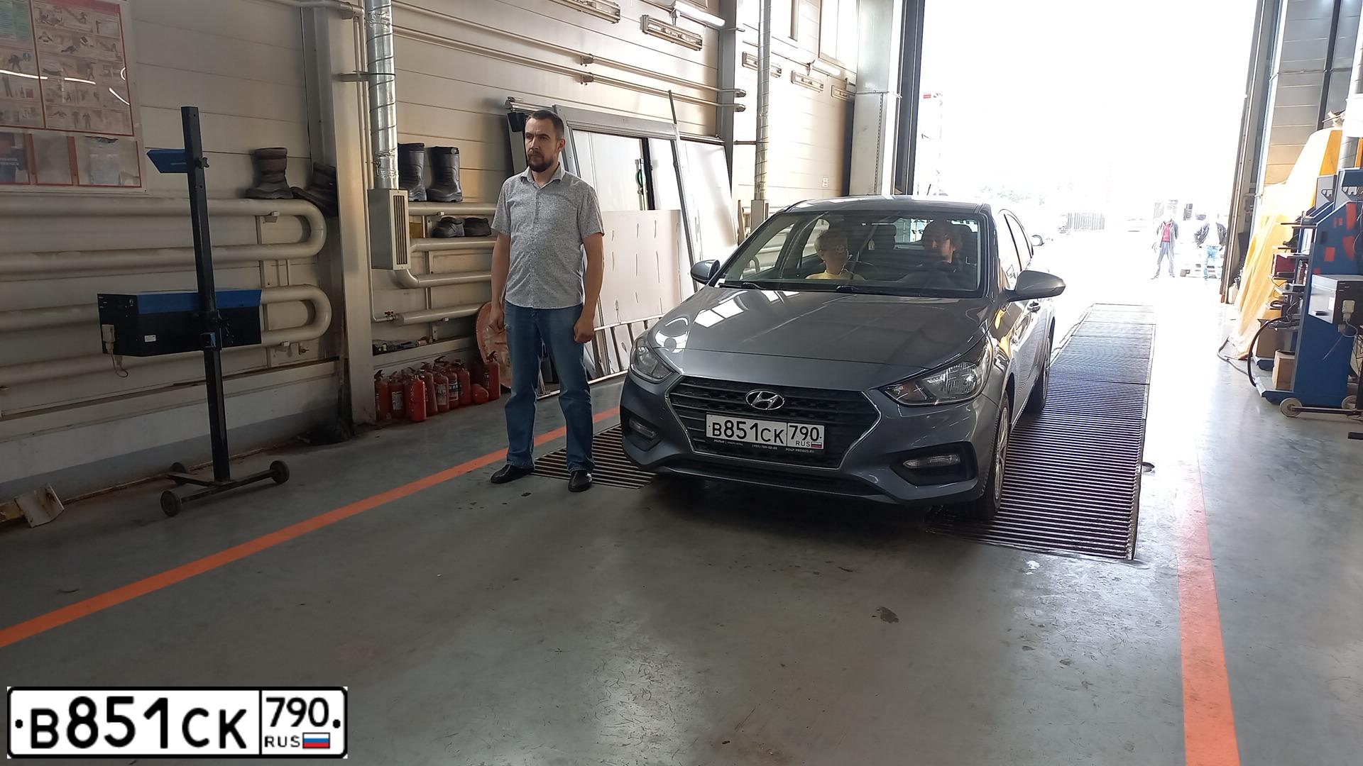 Фото автомобиля HYUNDAI SOLARIS, 2019 — госномер Р141ОС799. Цвет: СЕРЫЙ