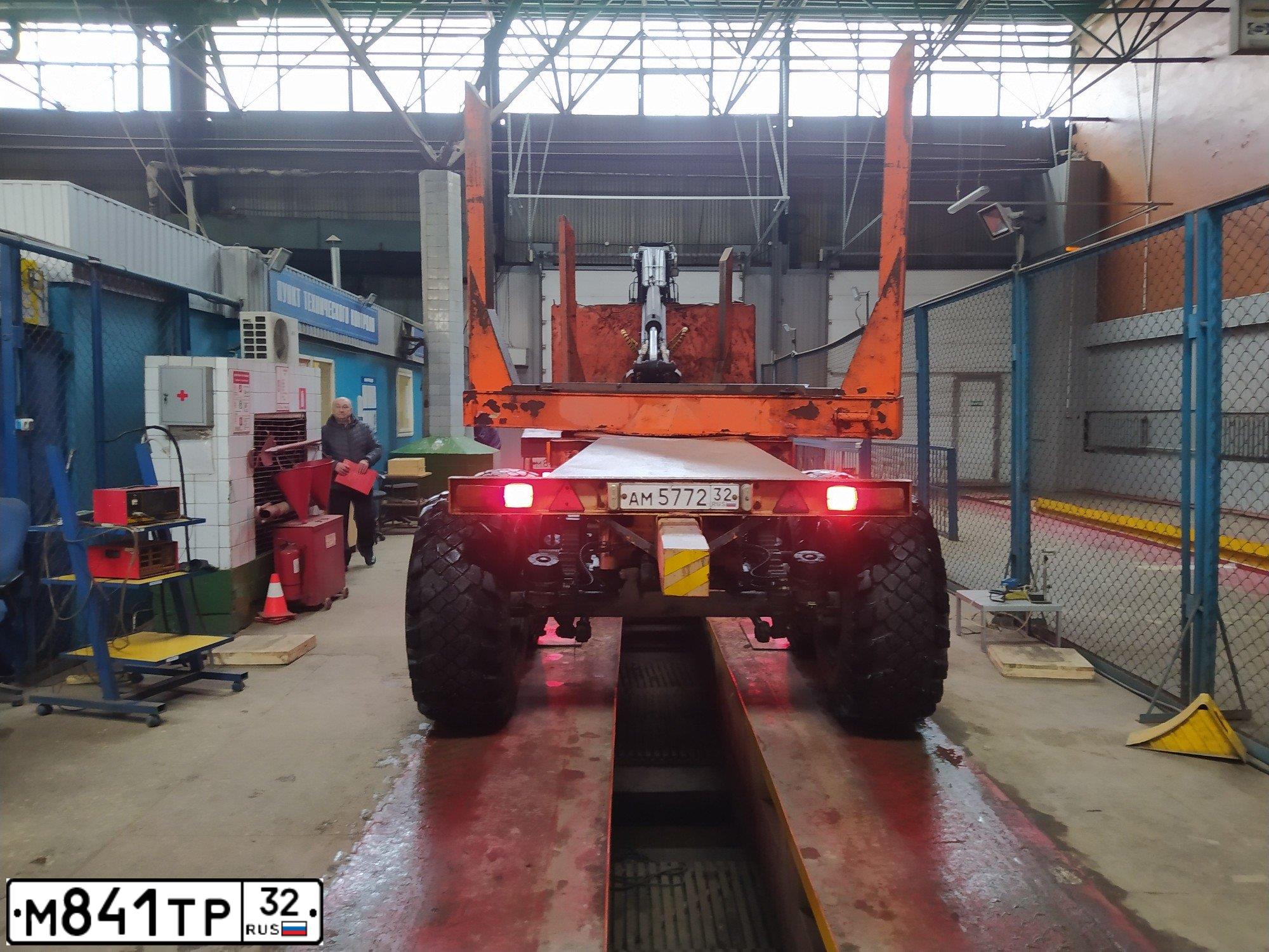 Фото автомобиля URAL 5557 /6X6/, 2014 — госномер М841ТР32. Цвет: ГОЛУБОЙ